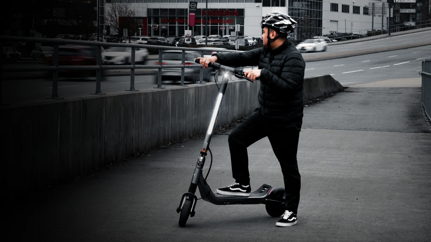 Der Apollo Go E-Scooter: Perfekt für die Regenfahrt!