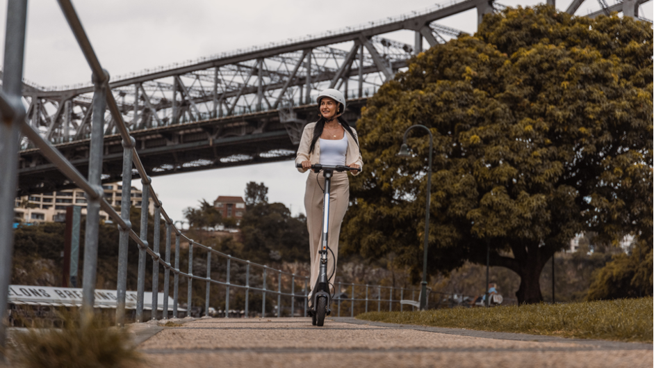 5 Gründe, den wasserdichten Elektroroller Apollo Go als perfekten Begleiter für den Herbst zu wählen